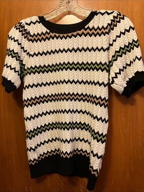 Adrianna Papell Black, White & Tan Chevron Knit Short Sleeve Top
